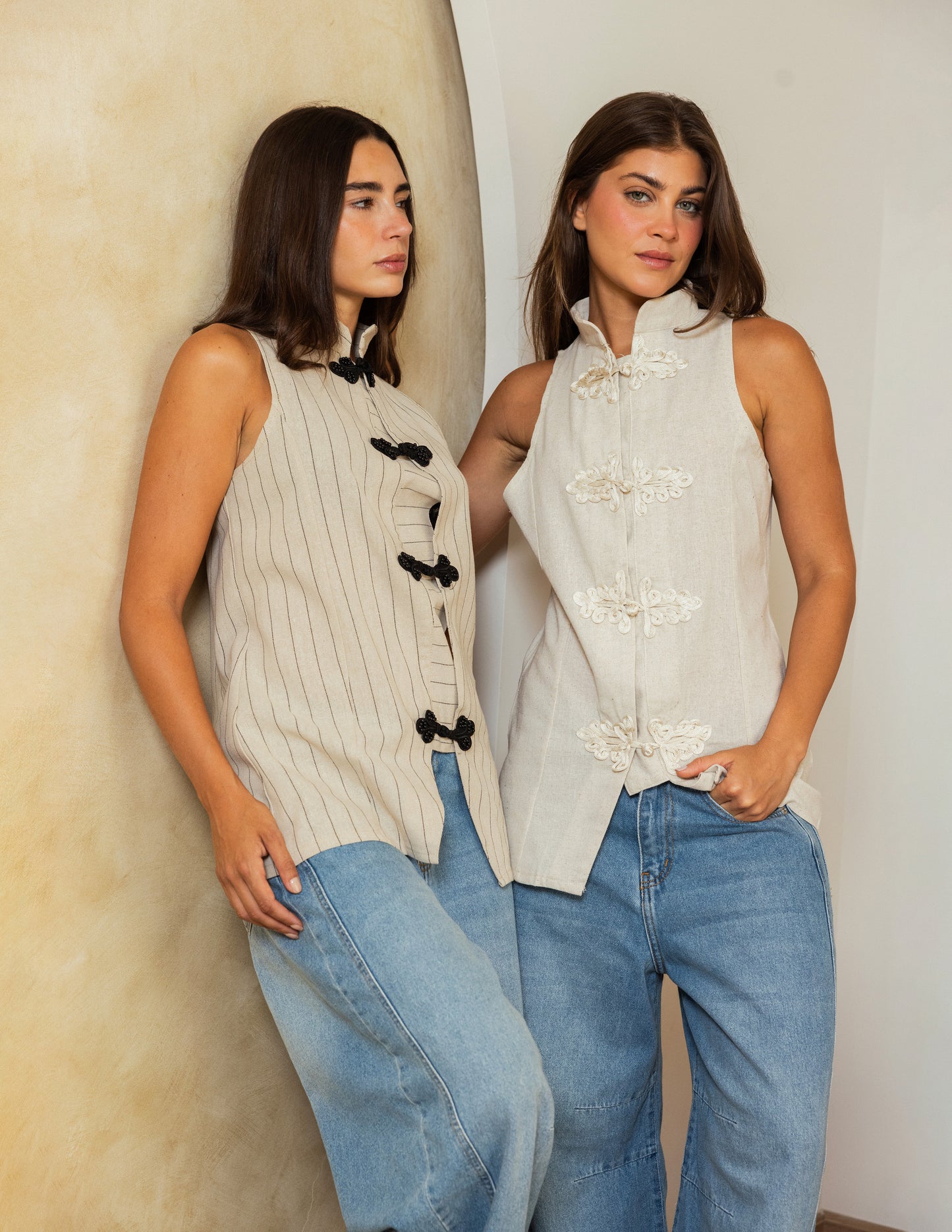 Frog Closure Linen Vest - White